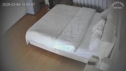 乐橙 老登带熟女少妇属出来开房操 女人开心得扭起来 老登有点猴急 在女下属的挑逗下居然完成两炮 截图1