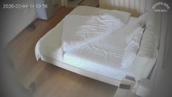 乐橙 老登带熟女少妇属出来开房操 女人开心得扭起来 老登有点猴急 在女下属的挑逗下居然完成两炮 截图3