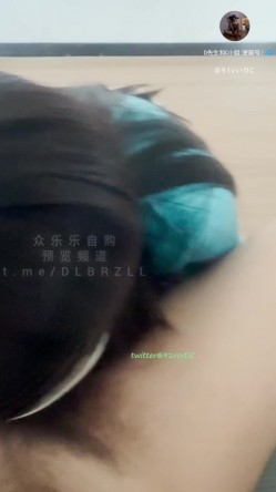 推特老牌泡良网黄「91VCR」「D先生和C小姐」《窒息之爱》续，蓝色衬衫美少妇，没操够，再来一次，腿被束缚住桩到内射 截图1