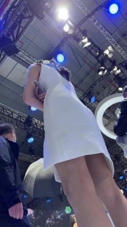 [超级裙底]最新2023上海车展各色美女模特 总有一款你喜欢 截图5