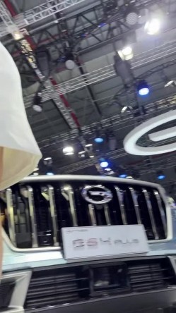 [超级裙底]最新2023上海车展各色美女模特 总有一款你喜欢 截图12