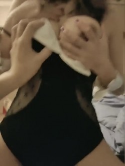 无套搞星女郎，骑乘上位，柔她的大波，被坐着实在是舒服极了！ 截图5