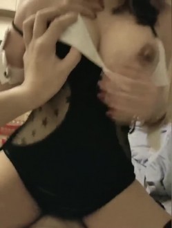 无套搞星女郎，骑乘上位，柔她的大波，被坐着实在是舒服极了！ 截图6