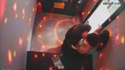 韩国小情侣在自助小型KTV里唱唱歌肏肏逼 激情又欢乐，吃鸡吞屌疯狂后面扣逼 截图3
