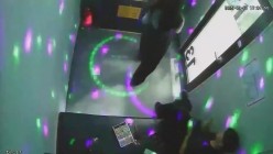 韩国小情侣在自助小型KTV里唱唱歌肏肏逼 激情又欢乐，吃鸡吞屌疯狂后面扣逼 截图6