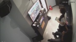 韩国小情侣在自助小型KTV里唱唱歌肏肏逼 激情又欢乐，吃鸡吞屌疯狂后面扣逼 截图10