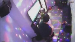 韩国小情侣在自助小型KTV里唱唱歌肏肏逼 激情又欢乐，吃鸡吞屌疯狂后面扣逼 截图11
