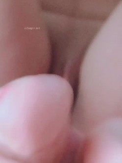 对话粗口淫荡，鬼哭神嚎尖叫不停，很能叫的淫荡母狗肥臀眼镜御姐YH2168私拍，绿帽癖男友找坚挺变态男3P爆肏 截图13