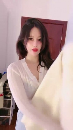 我操 ️太美了~【奶油草莓】穿高跟~掰B~舔腿~秀身材 ️极度诱惑 截图12