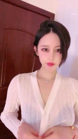 我操 ️太美了~【奶油草莓】穿高跟~掰B~舔腿~秀身材 ️极度诱惑 截图13