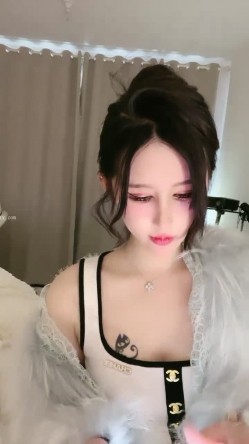 我操 ️太美了~【奶油草莓】穿高跟~掰B~舔腿~秀身材 ️极度诱惑 截图16
