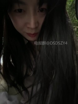 ️sp站极品熟女【yourkeer】穿着开档丝袜在户外商场厕所大胆诱惑自慰骚出天际 截图8