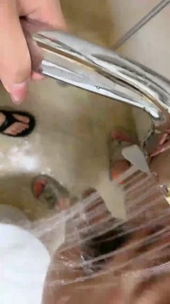 蜜桃少女露脸情趣护士漏奶装，让小哥草屁股，无套抽插，激情上位边亲边草，喂小哥吃奶子，射在肚子上好刺激 截图7