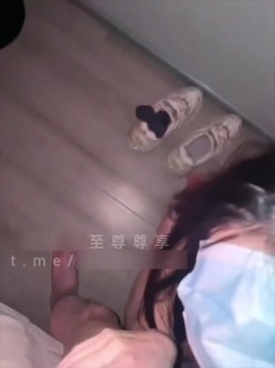 调教母狗日常【小狗饲养员】门槛福利长视频，颜值身材在线反差婊啪啪调教 截图16