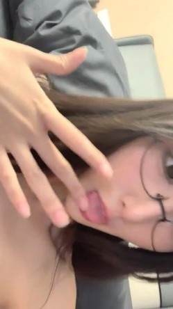 【0咕噜0】近期全网下海最极品青春漂亮的女神，偶像明星般的9分顶级颜值，大大的眼睛炯炯有神 高挑的身材 截图10