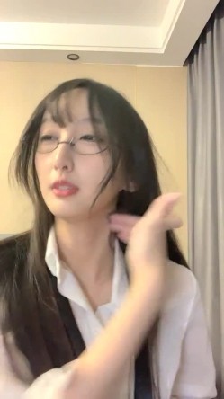 【0咕噜0】近期全网下海最极品青春漂亮的女神，偶像明星般的9分顶级颜值，大大的眼睛炯炯有神 高挑的身材 截图12