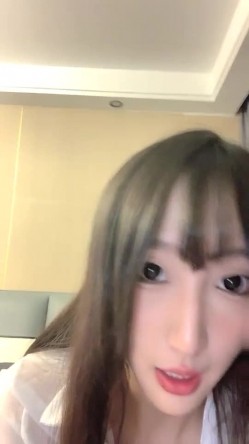 【0咕噜0】近期全网下海最极品青春漂亮的女神，偶像明星般的9分顶级颜值，大大的眼睛炯炯有神 高挑的身材 截图13