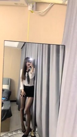 【0咕噜0】近期全网下海最极品青春漂亮的女神，偶像明星般的9分顶级颜值，大大的眼睛炯炯有神 高挑的身材 截图14