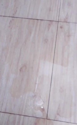 “母狗谢谢老师的生日礼物，我一辈子都是老师的性奴”淫语独白 调教露脸学生妹【唐雯】倒立尿尿喝下去 截图11