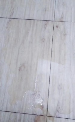 “母狗谢谢老师的生日礼物，我一辈子都是老师的性奴”淫语独白 调教露脸学生妹【唐雯】倒立尿尿喝下去 截图12