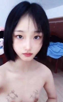 “母狗谢谢老师的生日礼物，我一辈子都是老师的性奴”淫语独白 调教露脸学生妹【唐雯】倒立尿尿喝下去 截图13
