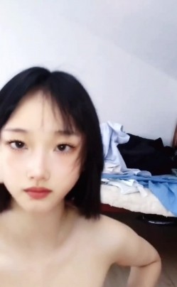 “母狗谢谢老师的生日礼物，我一辈子都是老师的性奴”淫语独白 调教露脸学生妹【唐雯】倒立尿尿喝下去 截图14