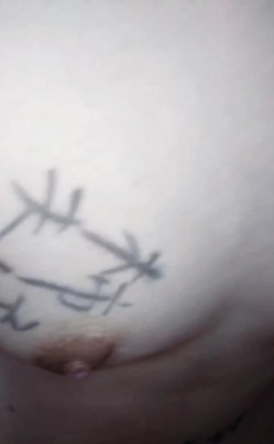 “母狗谢谢老师的生日礼物，我一辈子都是老师的性奴”淫语独白 调教露脸学生妹【唐雯】倒立尿尿喝下去 截图16