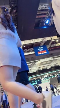 [超级裙底]最新2023上海车展各色美女模特 总有一款你喜欢 截图1