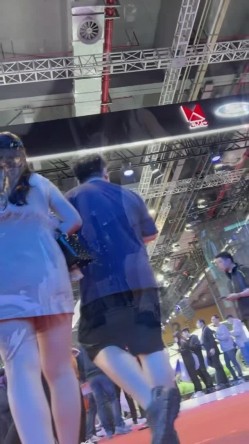 [超级裙底]最新2023上海车展各色美女模特 总有一款你喜欢 截图7