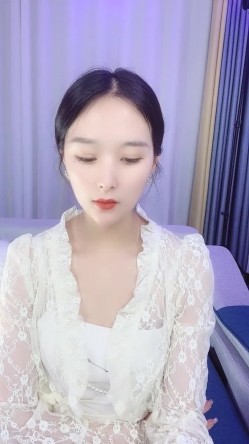 超级高档御姐！长得像明星童X，无敌甜美大长腿，把美腿伸直了自慰，高价密码房，声音甜美喜欢唠嗑，9分高颜值8分好身材 截图3