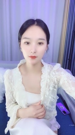 超级高档御姐！长得像明星童X，无敌甜美大长腿，把美腿伸直了自慰，高价密码房，声音甜美喜欢唠嗑，9分高颜值8分好身材 截图5