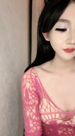 明星级颜值，顶级精致美人儿【小婉呀】不做女神做母狗，下海自慰出水 截图6