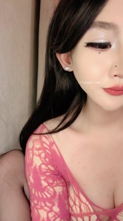 明星级颜值，顶级精致美人儿【小婉呀】不做女神做母狗，下海自慰出水 截图7