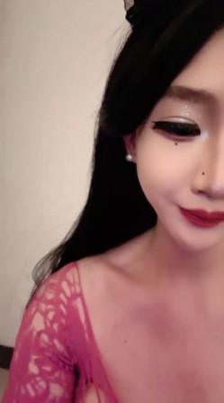 明星级颜值，顶级精致美人儿【小婉呀】不做女神做母狗，下海自慰出水 截图15