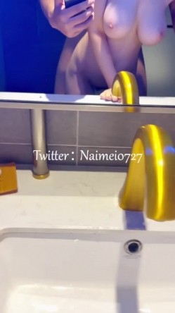 天然巨乳，水蛇腰，蜜桃臀！反差女神【Naimei】推特福利，颜值高身材好，被金主各种玩肏，完美炮架子 截图10