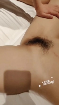 《极品反差 淫妻》价值千元顶级山东绿帽癖NTR淫乱夫妇【小气质】私拍，诚邀各界实力单男3P露出相当火爆完整合集 截图16