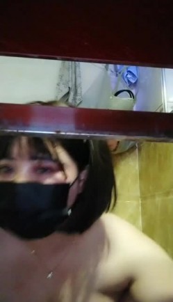 骚气大白巨乳妹子性感肥臀自慰秀 床上全裸黄瓜抽插自慰高潮出白浆 截图16
