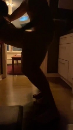 推特网黄私密组织绿帽群内部福利视图集 各种高颜UP主反差婊不健康自拍淫荡至极 截图2