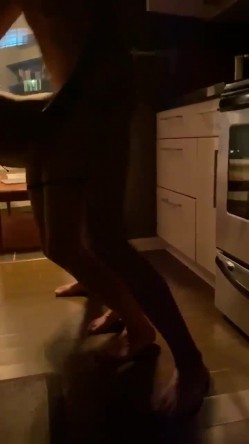 推特网黄私密组织绿帽群内部福利视图集 各种高颜UP主反差婊不健康自拍淫荡至极 截图6
