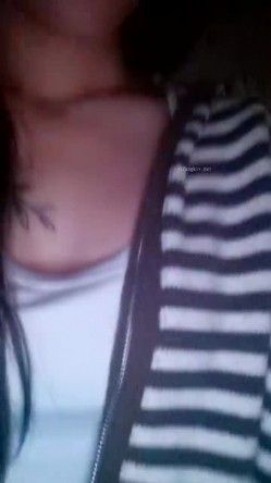 户外刺激，人气女神再出山，【香菜一奈】，野外山顶~勾搭口交~，路边尿尿，车震，浪叫声响彻旷野 截图2