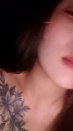 户外刺激，人气女神再出山，【香菜一奈】，野外山顶~勾搭口交~，路边尿尿，车震，浪叫声响彻旷野 截图12