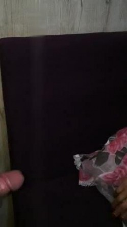 小伙足疗店偷拍操熟女鸡没注意把自己拍进来了普通话对白 截图8