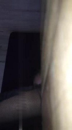 小伙足疗店偷拍操熟女鸡没注意把自己拍进来了普通话对白 截图15