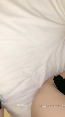 【Avove】系列合集，野战爱好者，带着炮友各地留精，最爱无毛肥逼包臀裙肉丝 截图15