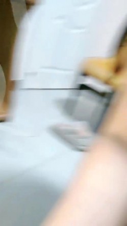 重磅核弹！！！极品御姐玩户外~【不烧退钱】真空马路裸露~小树林全裸跳蛋~ 截图7