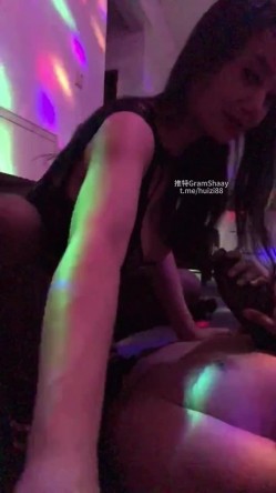 娟子姐姐调教顾客：26°空调永远温暖你38°的弟弟，乳交爆射，女王洗净鲍鱼，任君狂舔！ 截图7