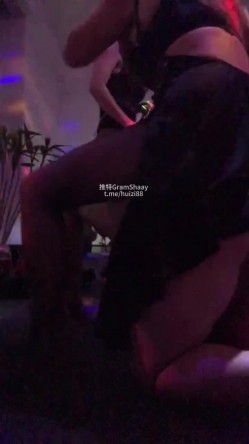 娟子姐姐调教顾客：26°空调永远温暖你38°的弟弟，乳交爆射，女王洗净鲍鱼，任君狂舔！ 截图9