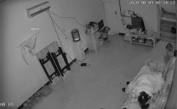 【破解摄像头】非常的主动少妇在沙发啪啪啪，男的也是个暖男搞完了还帮忙把逼擦干净 截图2