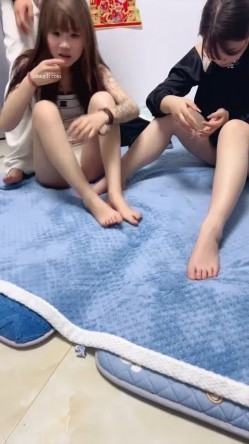 两个学生妹被干了【小嘴唇】乱交~抬起来操~刺激 截图2