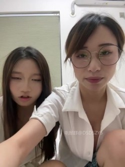 ️清纯主播【202509yoyo】表姐带着表妹下海直播、在线教口活、练习做爱姿势 截图5